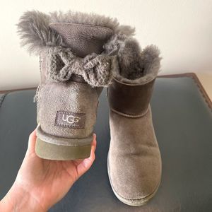 ugg bailey bow grey size 8